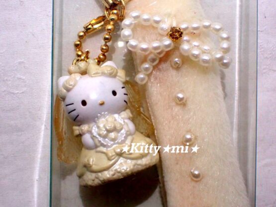 PLASTIC CASE NO.95 HELLO KITTY CHARM STRAP 01